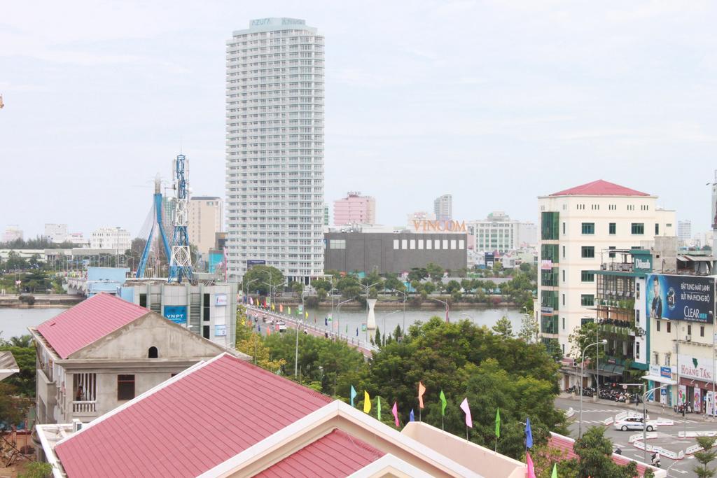 Ngoi Nha Xanh Hotel Дананг Екстериор снимка