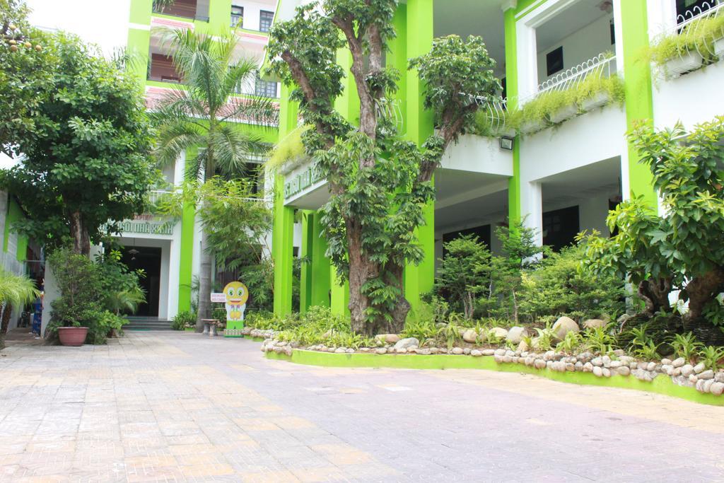 Ngoi Nha Xanh Hotel Дананг Екстериор снимка
