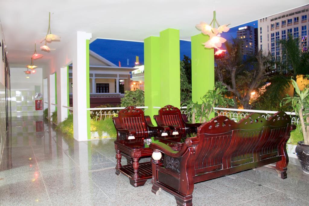 Ngoi Nha Xanh Hotel Дананг Екстериор снимка