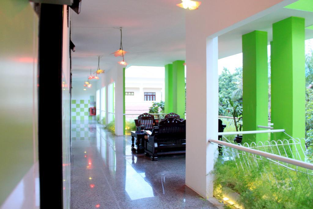 Ngoi Nha Xanh Hotel Дананг Екстериор снимка