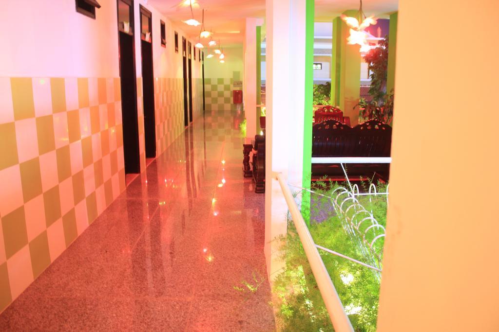 Ngoi Nha Xanh Hotel Дананг Екстериор снимка