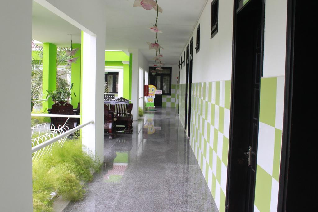 Ngoi Nha Xanh Hotel Дананг Екстериор снимка