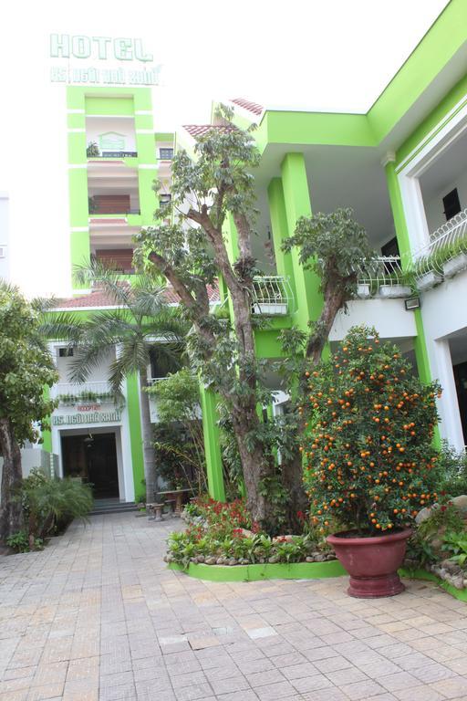 Ngoi Nha Xanh Hotel Дананг Екстериор снимка