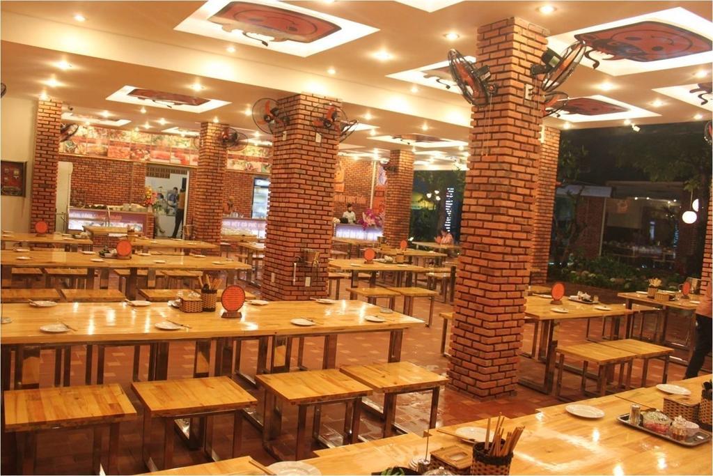 Ngoi Nha Xanh Hotel Дананг Екстериор снимка