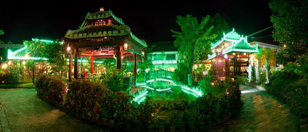 Ngoi Nha Xanh Hotel Дананг Екстериор снимка