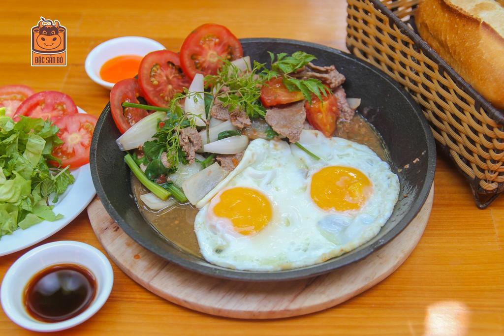 Ngoi Nha Xanh Hotel Дананг Екстериор снимка