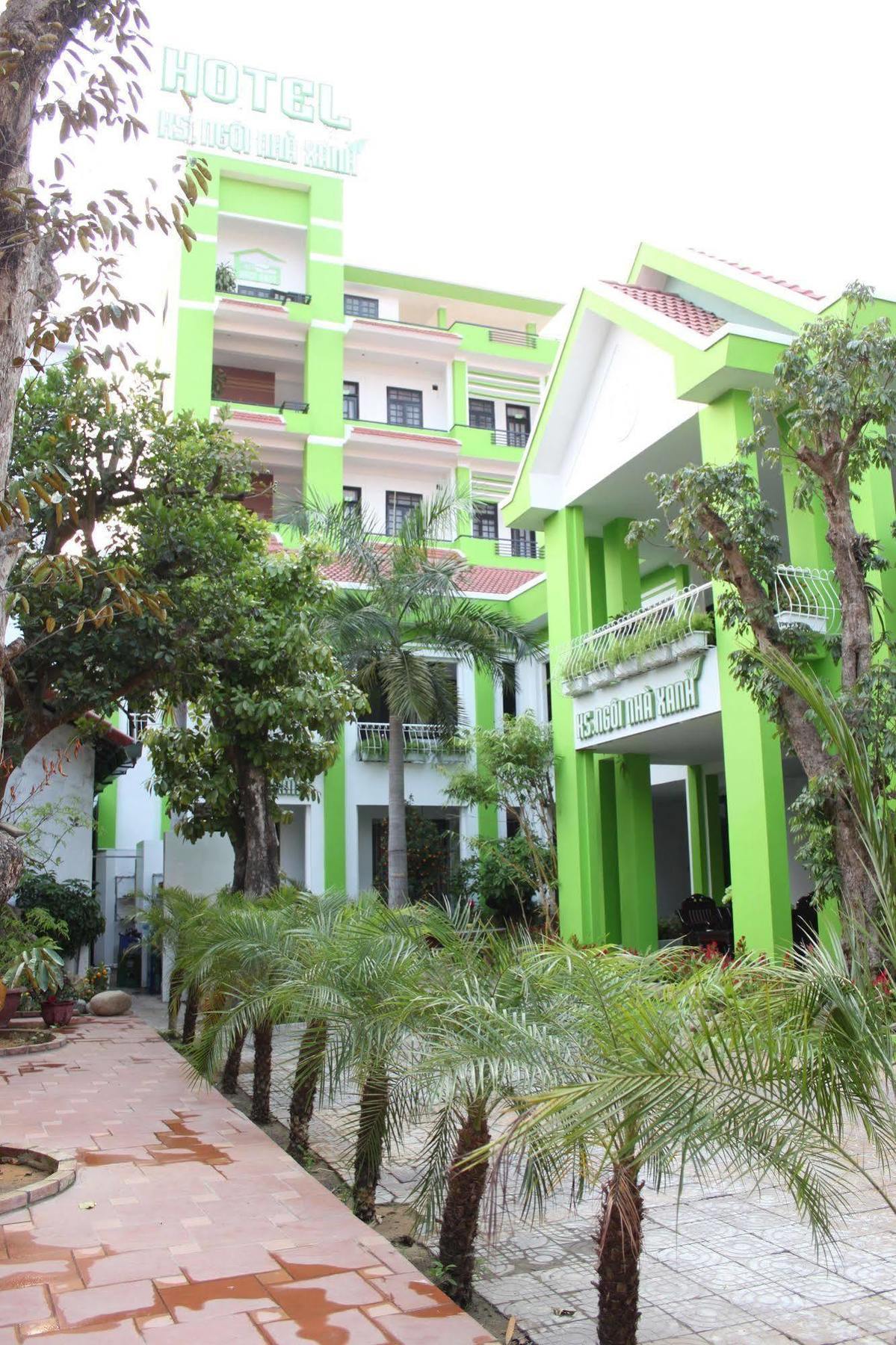 Ngoi Nha Xanh Hotel Дананг Екстериор снимка