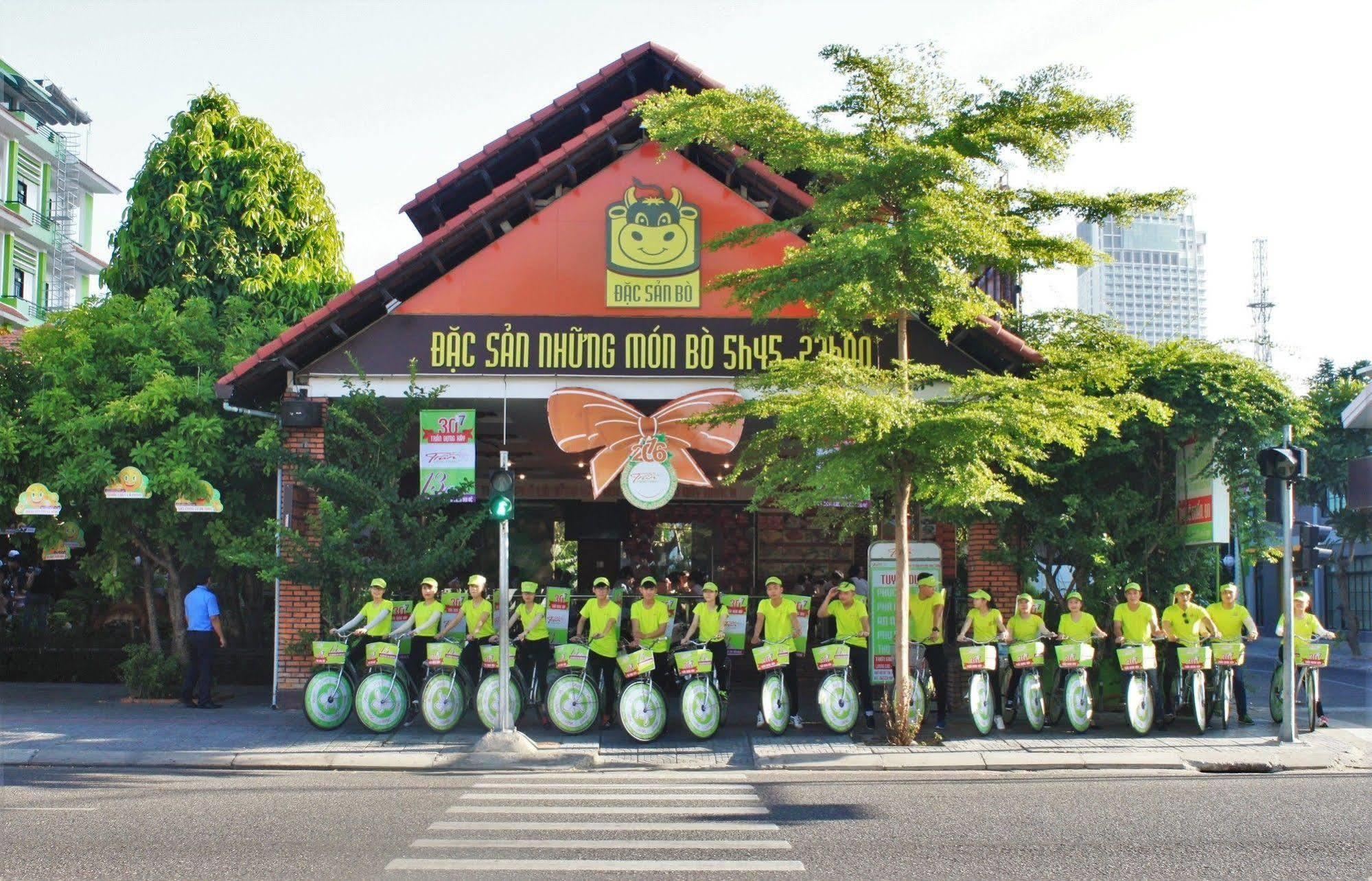 Ngoi Nha Xanh Hotel Дананг Екстериор снимка