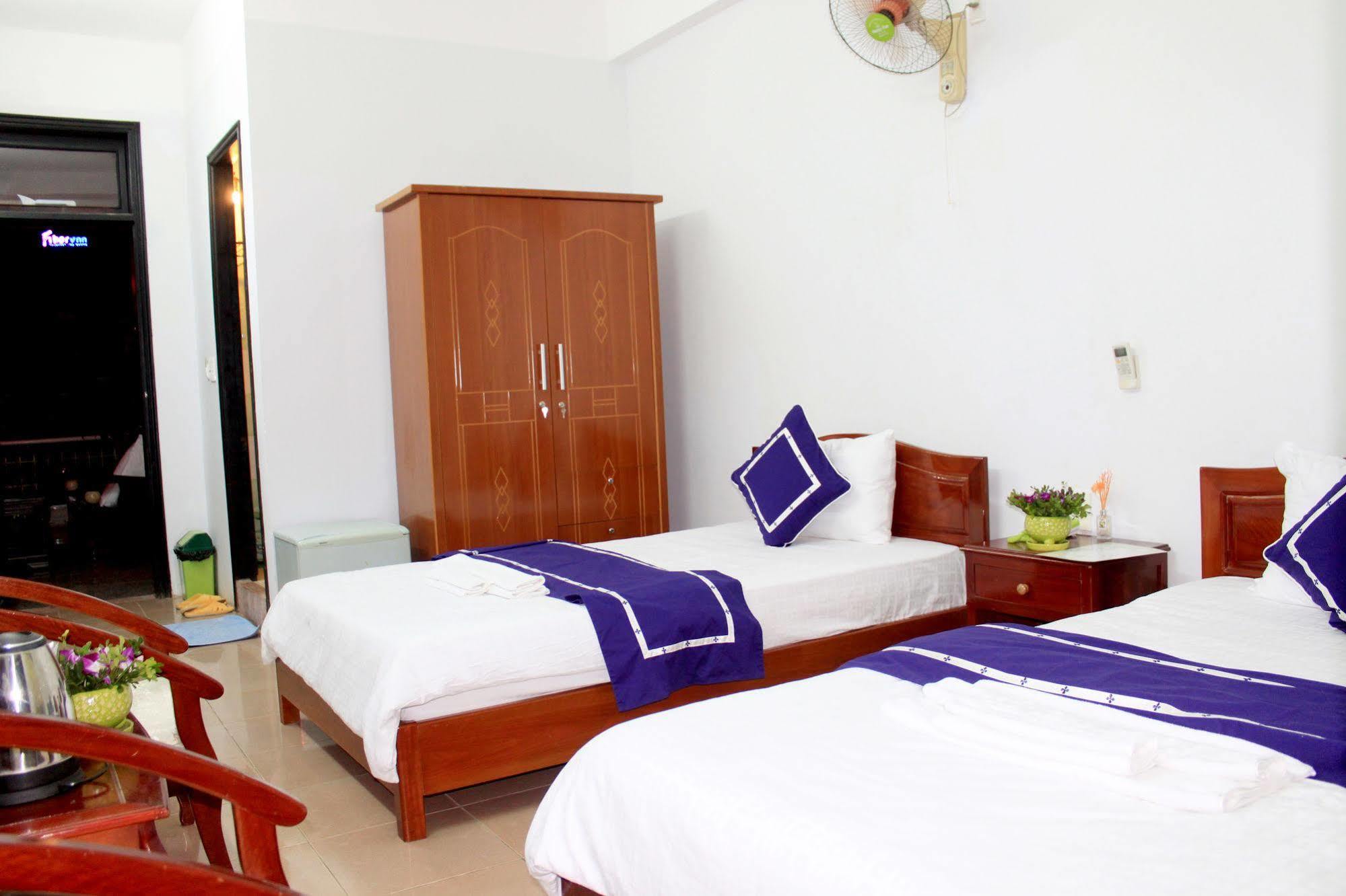 Ngoi Nha Xanh Hotel Дананг Екстериор снимка
