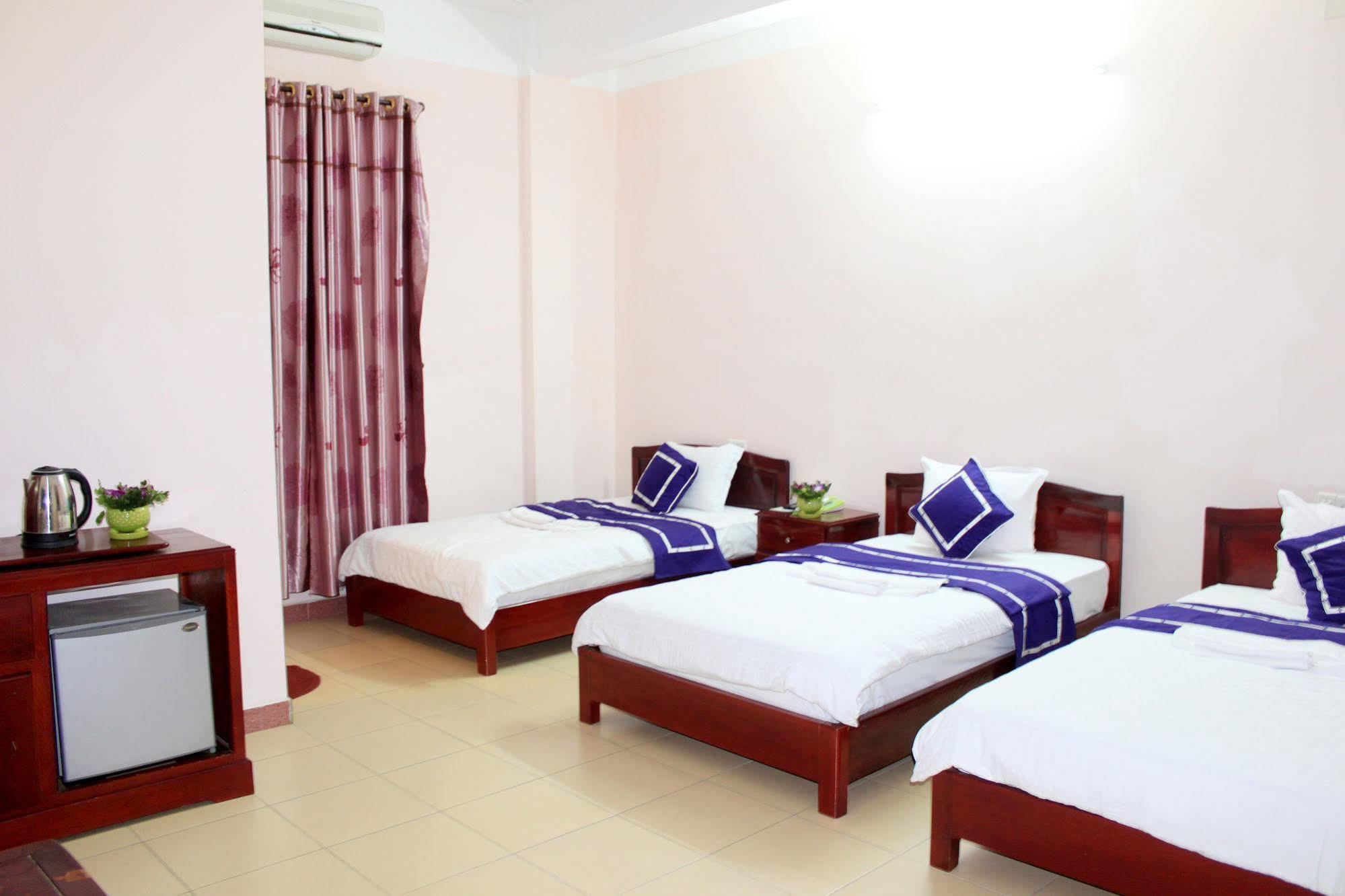 Ngoi Nha Xanh Hotel Дананг Екстериор снимка