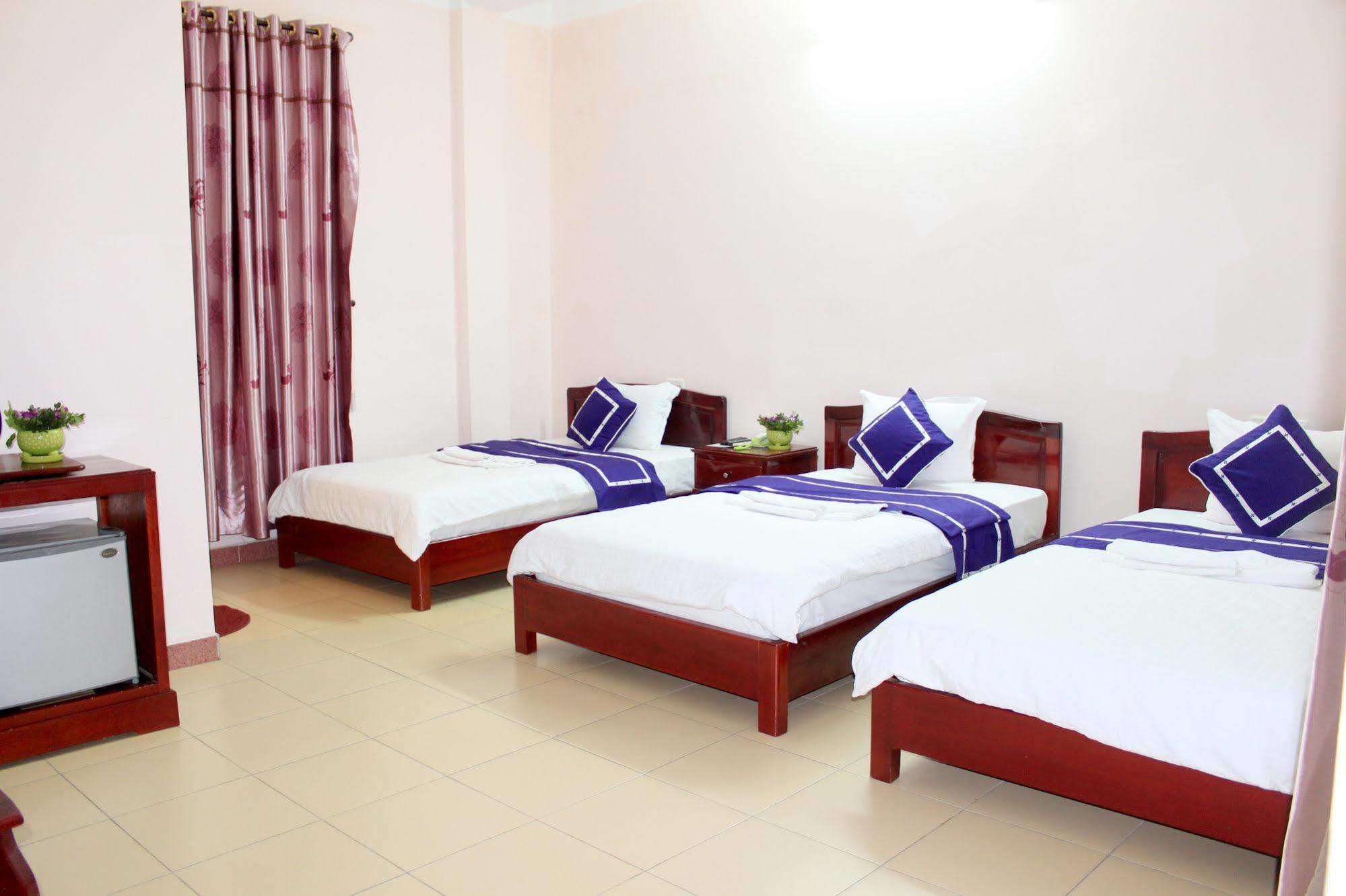 Ngoi Nha Xanh Hotel Дананг Екстериор снимка