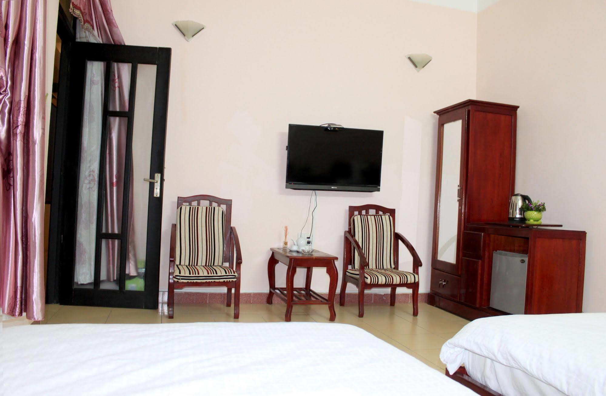 Ngoi Nha Xanh Hotel Дананг Екстериор снимка