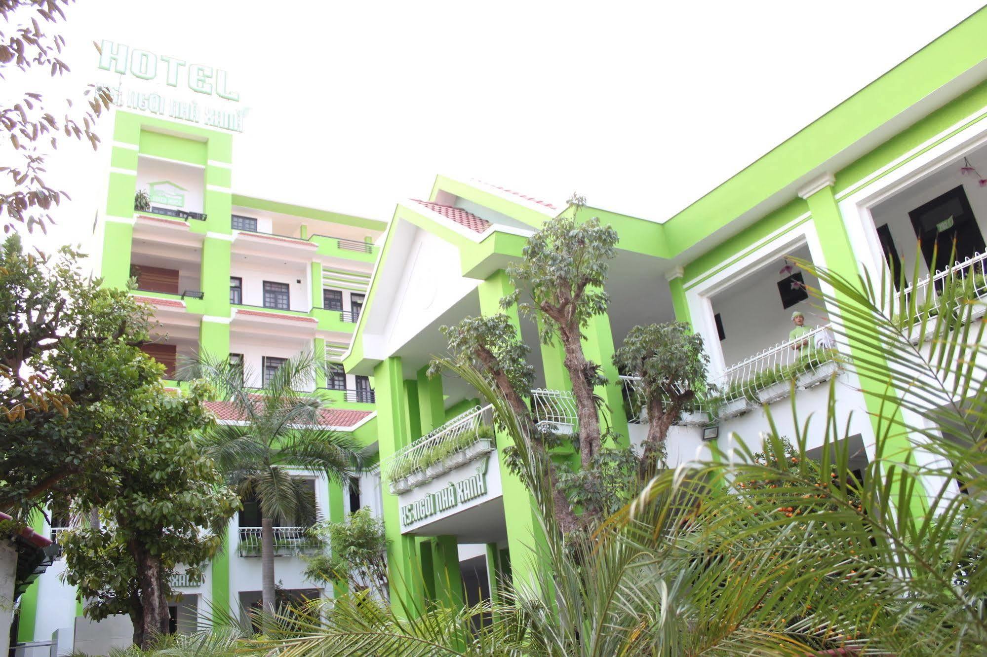 Ngoi Nha Xanh Hotel Дананг Екстериор снимка