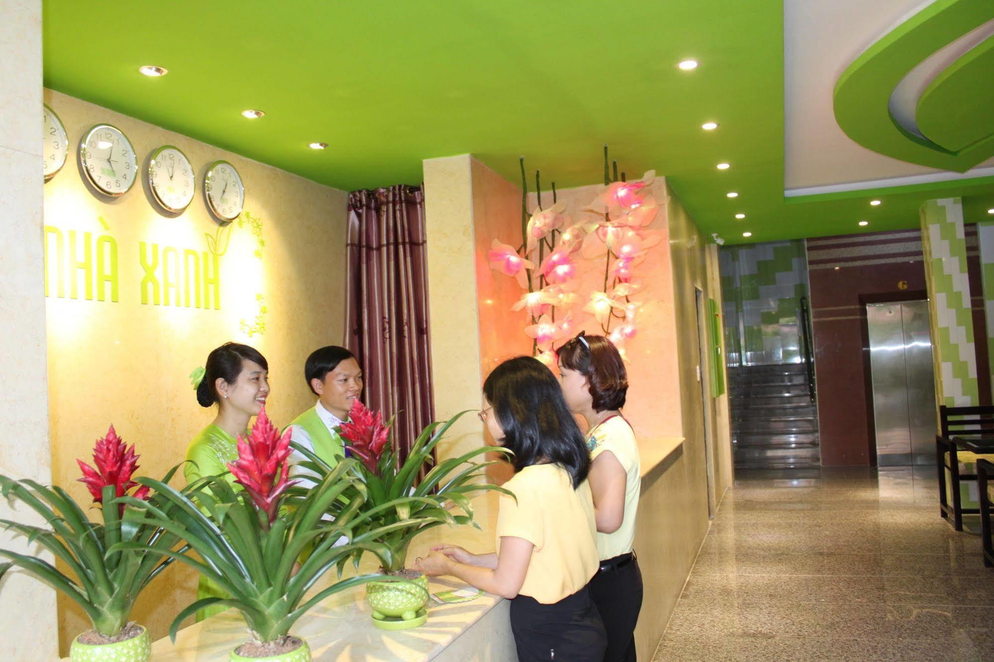 Ngoi Nha Xanh Hotel Дананг Екстериор снимка