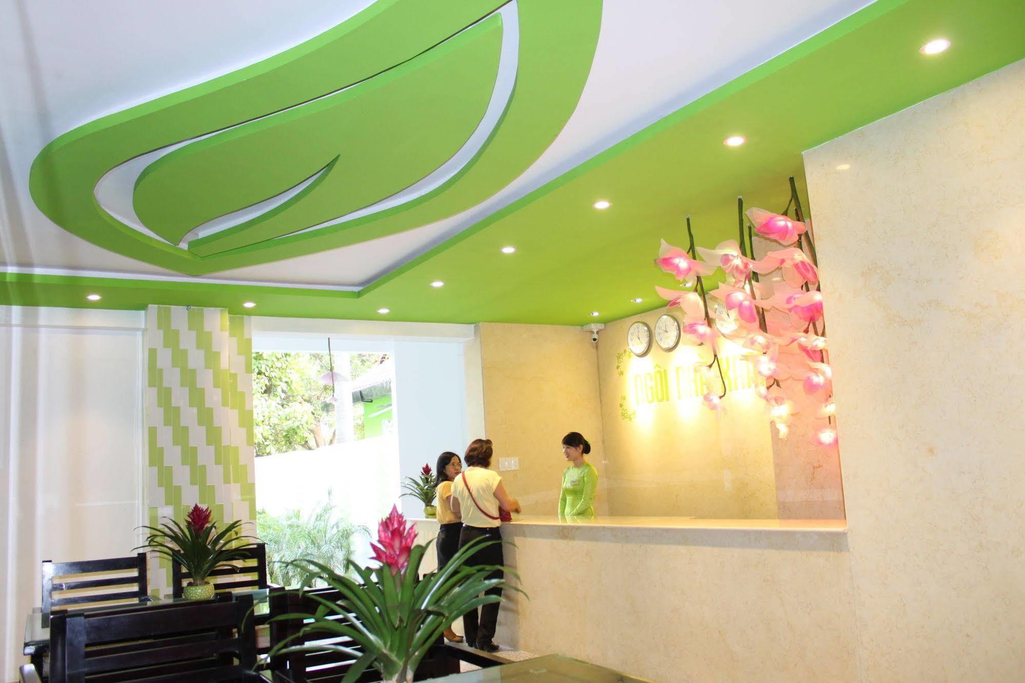 Ngoi Nha Xanh Hotel Дананг Екстериор снимка