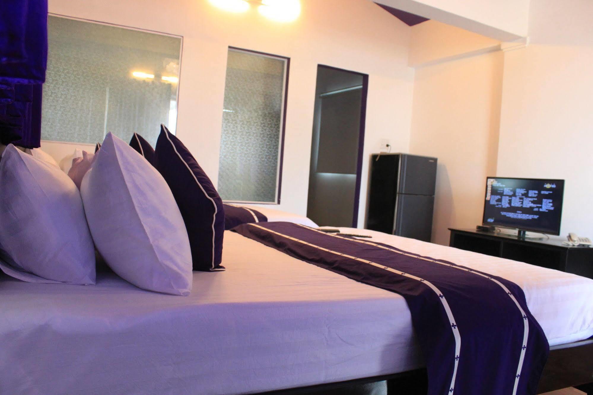Ngoi Nha Xanh Hotel Дананг Екстериор снимка